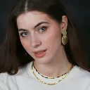 Jime Q Choker Modella.webp