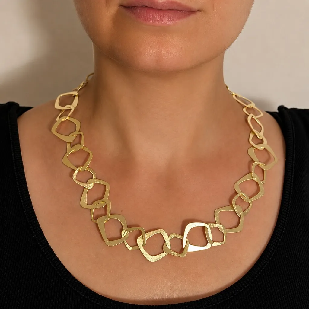 Ima Necklace Model 1.webp