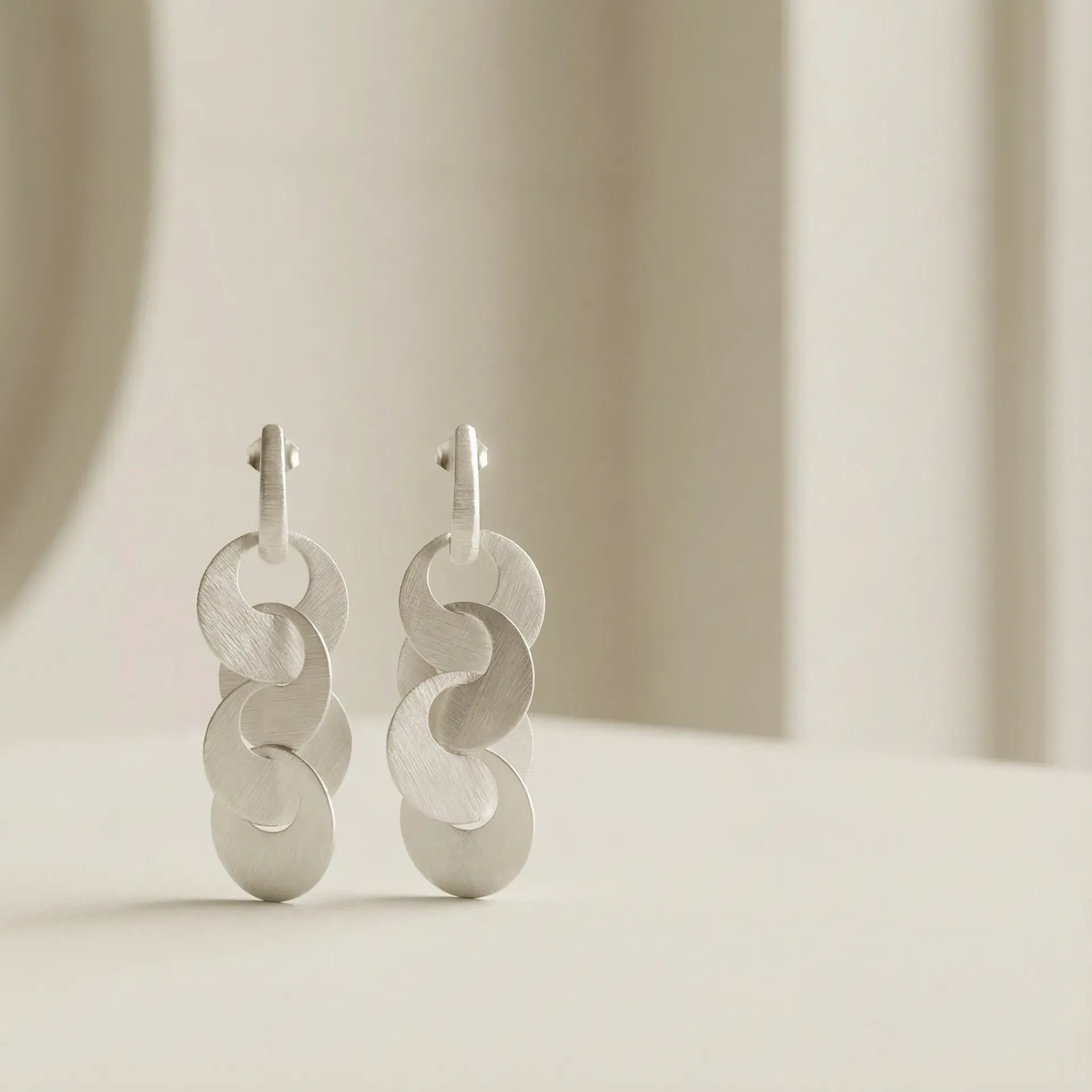 [OF031R] Leila Earrings Rhodium Plated