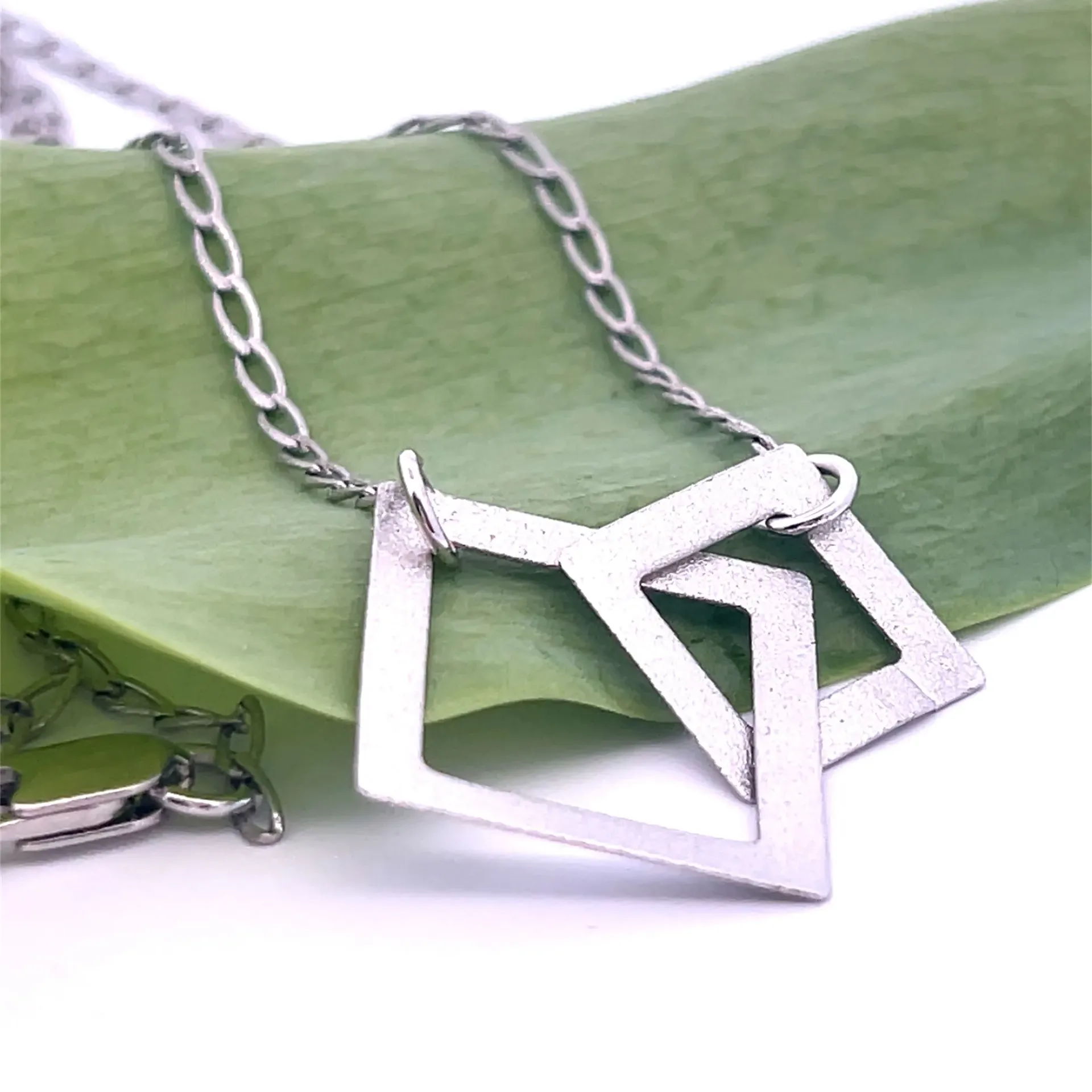 [CF011G] Q Gloria Necklace (Gold Plated)